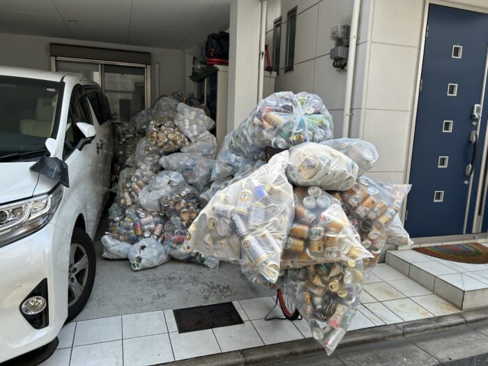 この青いドアは我が家…